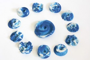 12 Klettergriffe Griffset  rundis  blau-weiss